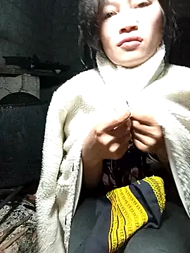 Snapshot of siusiu-00 chatting on 10-26-25, 04:46 siusiu-00 online show from 10-26-25, 04:46