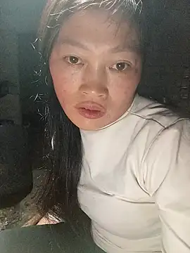 Snapshot of siusiu-00 chatting on 10-29-25, 10:00 siusiu-00 online show from 10-29-25, 10:00