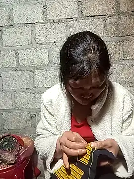 Snapshot of siusiu-00 chatting on 11-01-25, 01:57 siusiu-00 online show from 11-01-25, 01:57