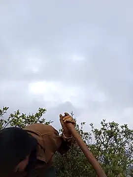 Snapshot of siusiu-00 chatting on 11-10-25, 01:04 siusiu-00 online show from 11-10-25, 01:04