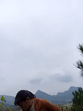 Snapshot of siusiu-00 chatting on 11-21-25, 02:54 siusiu-00 online show from 11-21-25, 02:54