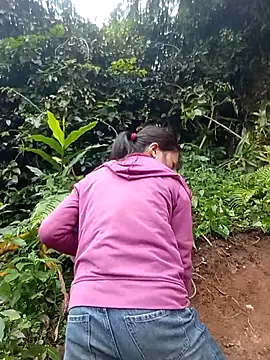 Snapshot of siusiu-00 chatting on 12-05-25, 01:25 siusiu-00 online show from 12-05-25, 01:25