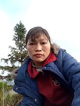 Snapshot of siusiu-00 chatting on 12-15-25, 12:26 siusiu-00 online show from 12-15-25, 12:26