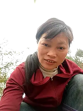 Snapshot of siusiu-00 chatting on 12-16-25, 12:37 siusiu-00 online show from 12-16-25, 12:37