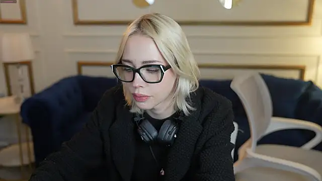 Snapshot of Jessica_start chatting on 11-21-25, 02:05 Jessica start online show from 11-21-25, 02:05