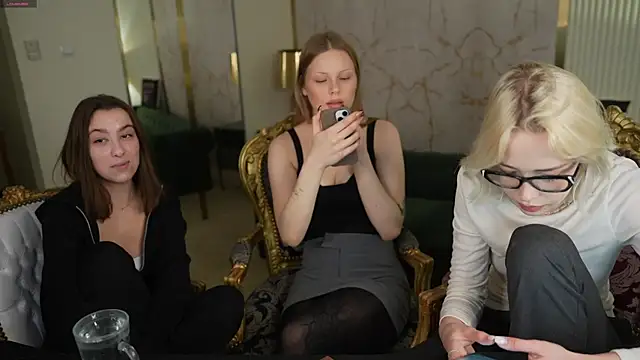 Snapshot of Jessica_start chatting on 11-25-25, 11:32 Jessica start online show from 11-25-25, 11:32