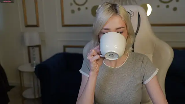 Snapshot of Jessica_start chatting on 11-28-25, 11:24 Jessica start online show from 11-28-25, 11:24