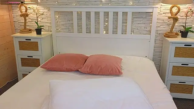 Snapshot of Soft_Lilly chatting on 02-19-26, 06:20 Soft Lilly online show from 02-19-26, 06:20