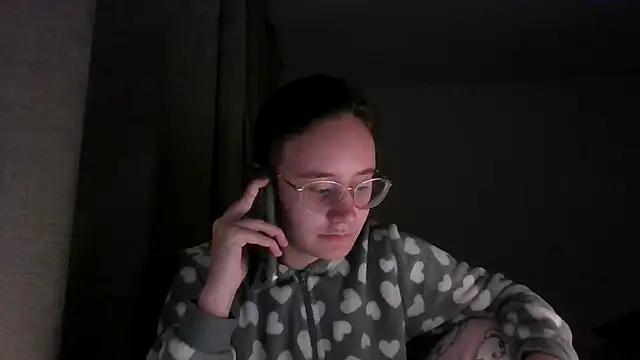 Snapshot of LuckySLove chatting on 01-05-26, 05:27 LuckySLove online show from 01-05-26, 05:27