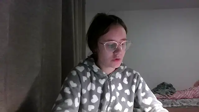 Snapshot of LuckySLove chatting on 01-15-26, 06:44 LuckySLove online show from 01-15-26, 06:44