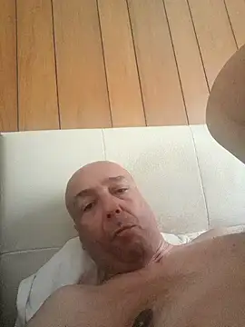 Snapshot of Cucco25 chatting on 06-24-26, 05:39 Cucco25 online show from 06-24-26, 05:39