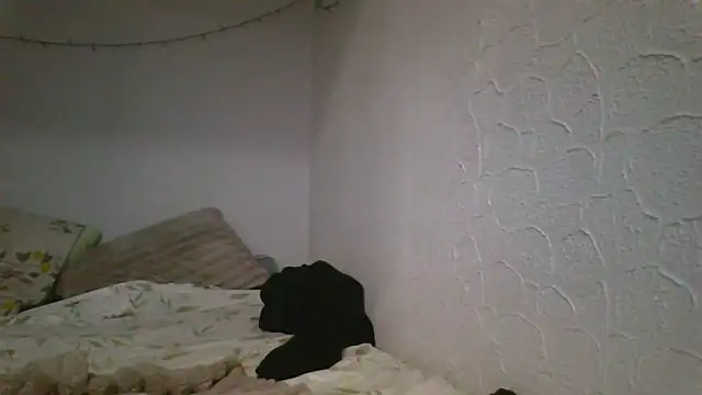 Snapshot of luna_tt chatting on 12-19-25, 06:48 luna tt online show from 12-19-25, 06:48