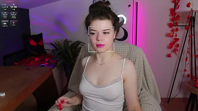 Hot  Tiny online show from 10-31-25, 07:53