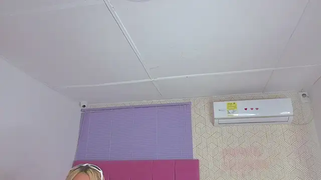 lily and wan online show from 10-19-25, 08:26