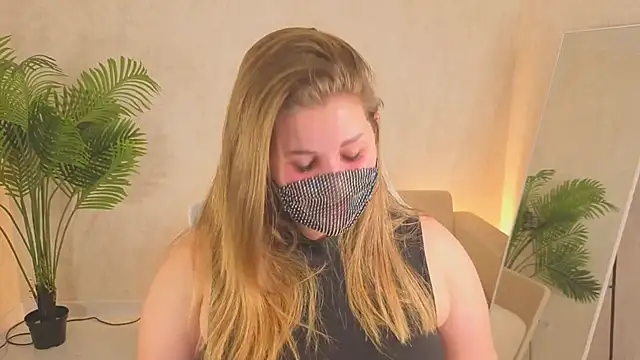 Scarlet Sinera online show from 10-19-25, 12:11