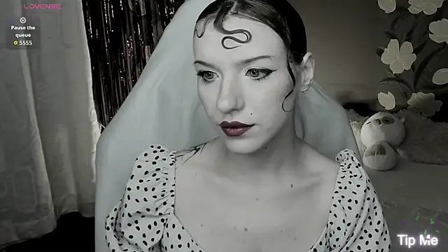 Snapshot of MeganNewCat chatting on 07-22-26, 07:27 MeganNewCat online show from 07-22-26, 07:27