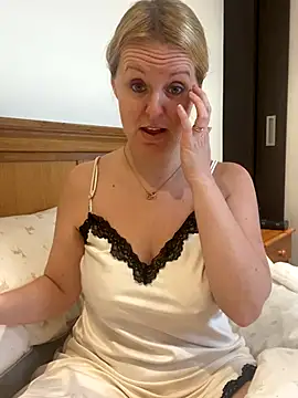 madamlillyrose online show from 11-20-25, 08:36