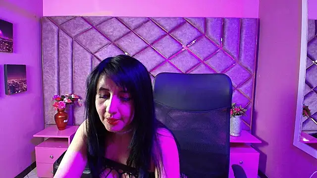 Agatha Leon  online show from 11-14-25, 07:45