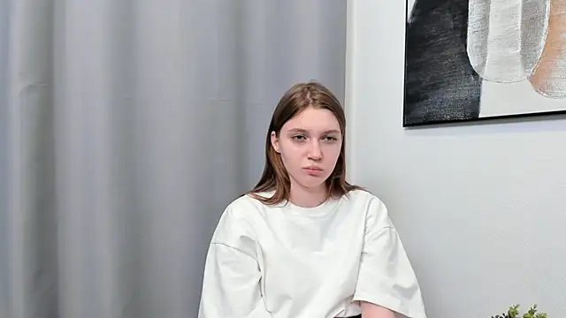 RoslynArcuo online show from 10-18-25, 05:14