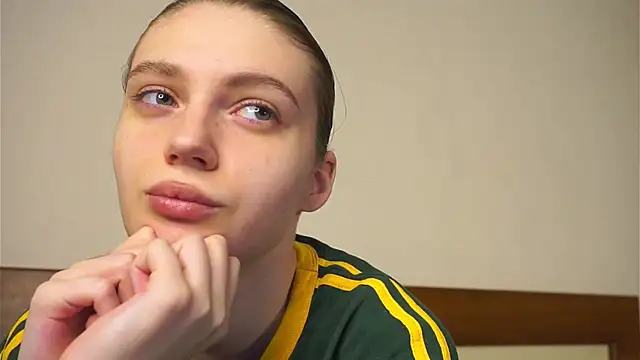 RoslynArcuo online show from 12-04-25, 08:28