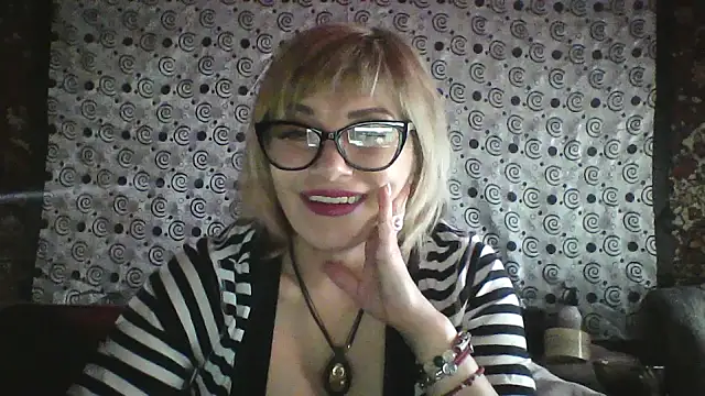 Snapshot of Lia_Ray chatting on 11-24-25, 08:30 Lia Ray online show from 11-24-25, 08:30