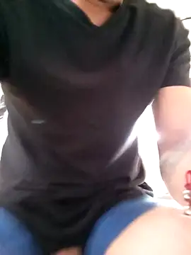 Snapshot of SinGuin23 chatting on 10-16-25, 06:31 SinGuin23 online show from 10-16-25, 06:31