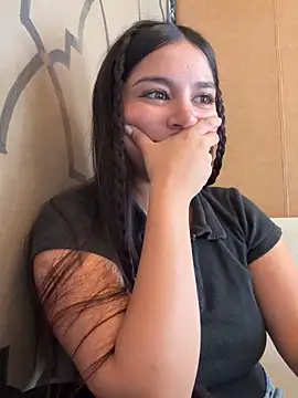 Snapshot of GODDESS_zyrene chatting on 11-18-25, 07:40 GODDESS zyrene online show from 11-18-25, 07:40