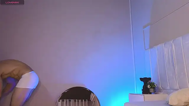 Snapshot of Justin_valverde chatting on 11-23-25, 02:44 Justin valverde online show from 11-23-25, 02:44