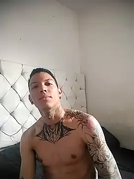 Snapshot of Overinktt chatting on 10-30-25, 04:08 Overinktt online show from 10-30-25, 04:08