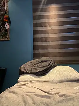 Snapshot of AlexRZ93 chatting on 10-14-25, 12:33 AlexRZ93 online show from 10-14-25, 12:33