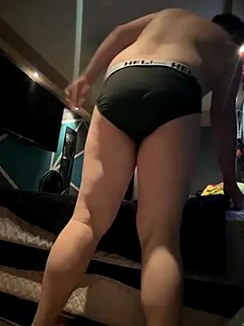 Snapshot of AlexRZ93 chatting on 10-20-25, 11:16 AlexRZ93 online show from 10-20-25, 11:16