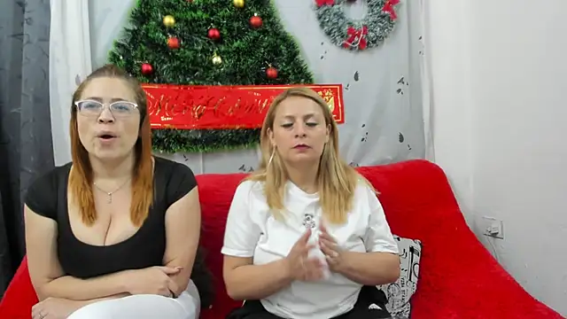 Snapshot of lesb_milf chatting on 12-27-24, 09:22 lesb milf online show from 12-27-24, 09:22