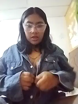 Snapshot of Kira_Lu chatting on 10-18-25, 03:31 Kira Lu online show from 10-18-25, 03:31