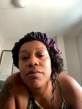 Snapshot of mzwaterpark211 chatting on 10-14-25, 08:42 mzwaterpark211 online show from 10-14-25, 08:42