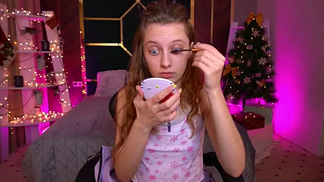 CuteeFoxy online show from 12-22-25, 02:36