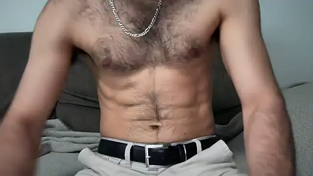 Snapshot of yournextguy chatting on 06-12-26, 11:31 yournextguy online show from 06-12-26, 11:31