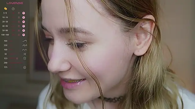 Snapshot of StarryMary chatting on 10-21-25, 09:15 StarryMary online show from 10-21-25, 09:15