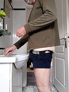 Snapshot of nicolaspgarnier chatting on 10-15-25, 08:47 nicolaspgarnier online show from 10-15-25, 08:47