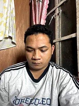 Snapshot of littleredbunny27 chatting on 10-14-25, 12:06 littleredbunny27 online show from 10-14-25, 12:06