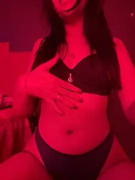 Snapshot of Moreninharai chatting on 10-15-25, 05:13 Moreninharai online show from 10-15-25, 05:13