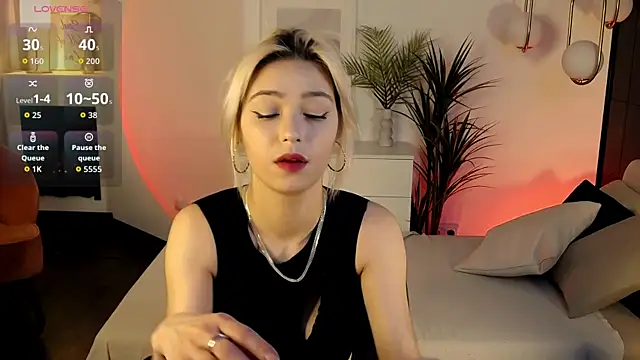 Snapshot of AlysiaSun_ chatting on 10-20-25, 02:28 AlysiaSun online show from 10-20-25, 02:28
