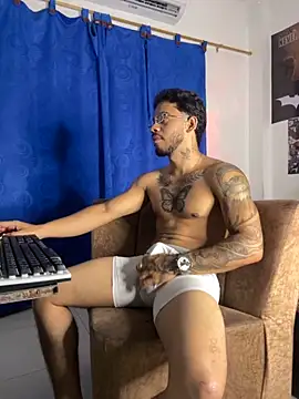 Kylian Alessandro online show from 10-29-25, 02:58