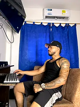 Kylian Alessandro online show from 11-15-25, 07:10