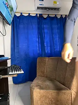 Kylian Alessandro online show from 11-20-25, 01:44