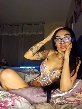 Snapshot of LucyMiax chatting on 10-24-25, 01:03 LucyMiax online show from 10-24-25, 01:03