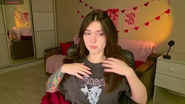 Snapshot of BellaSink chatting on 11-29-25, 05:32 BellaSink online show from 11-29-25, 05:32