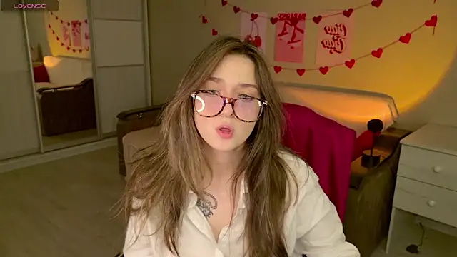 Snapshot of BellaSink chatting on 12-05-25, 05:49 BellaSink online show from 12-05-25, 05:49