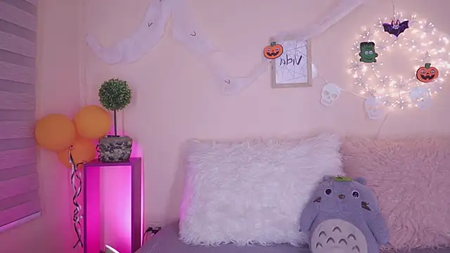 Meggie  online show from 10-27-25, 11:52