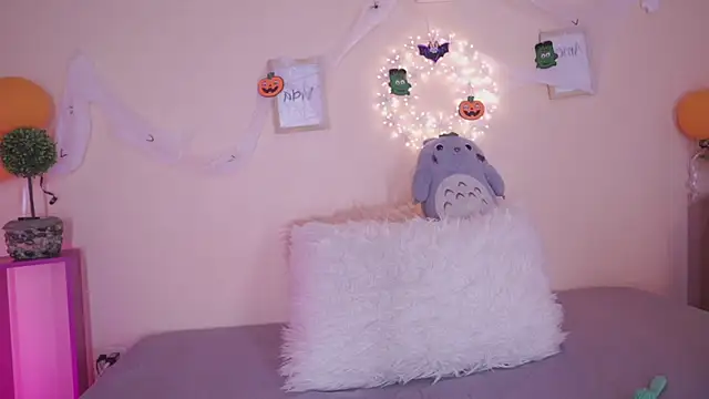 Meggie  online show from 10-31-25, 10:55