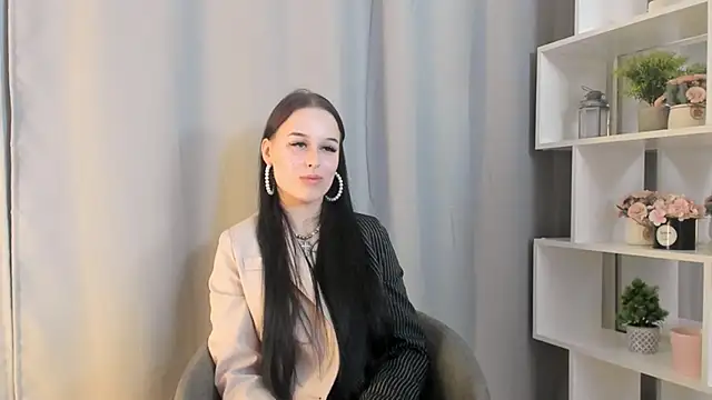 Snapshot of LatrinaZody chatting on 10-15-25, 03:45 LatrinaZody online show from 10-15-25, 03:45